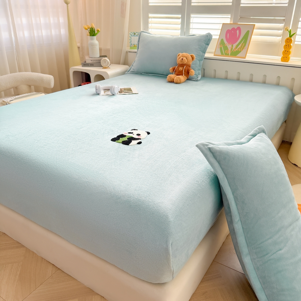 91家纺网 家纺一手货源 找家纺 湘之帛 2025新款牛奶绒印花床笠 小熊猫-浅蓝