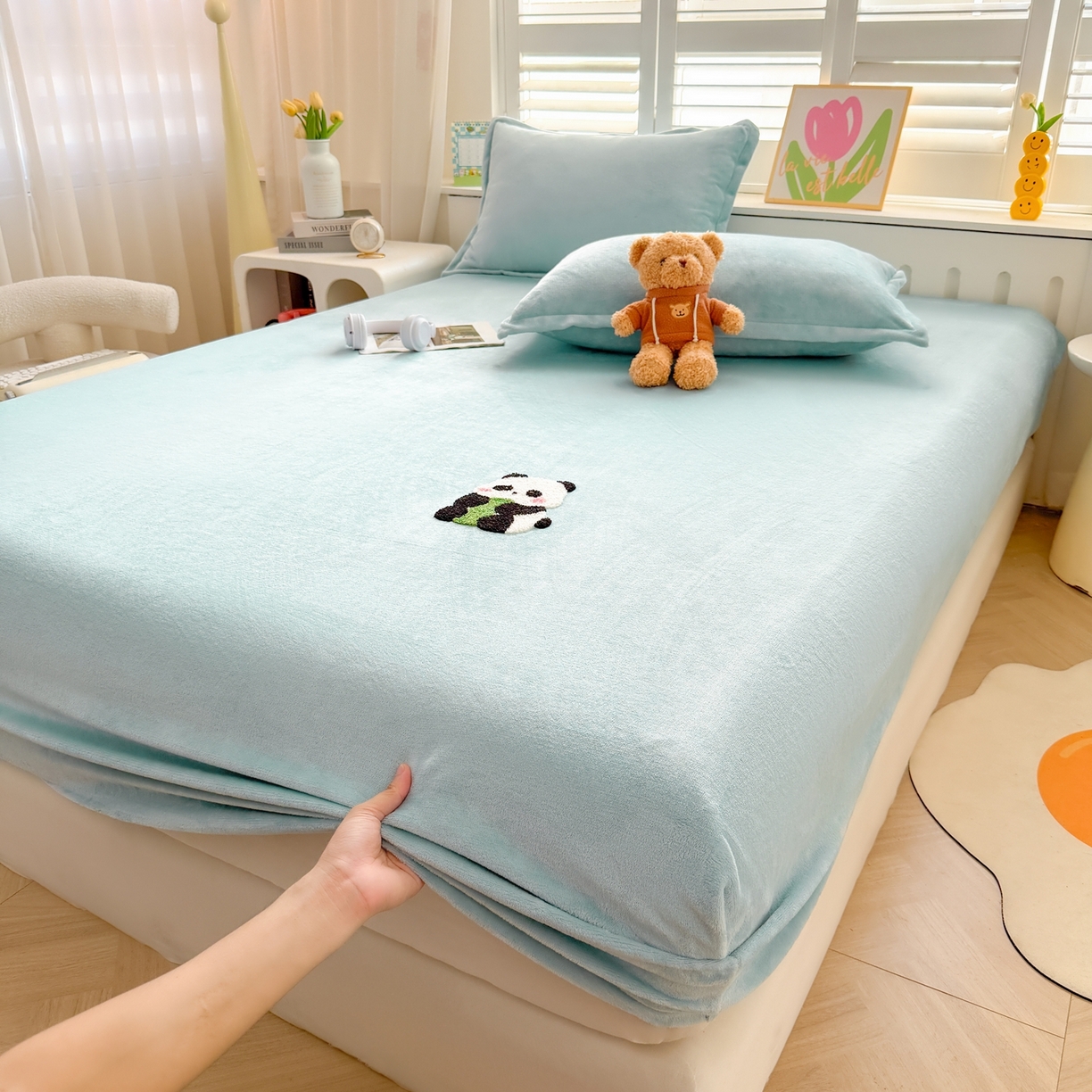 91家纺网 家纺一手货源 找家纺 湘之帛 2025新款牛奶绒印花床笠 小熊猫-浅蓝