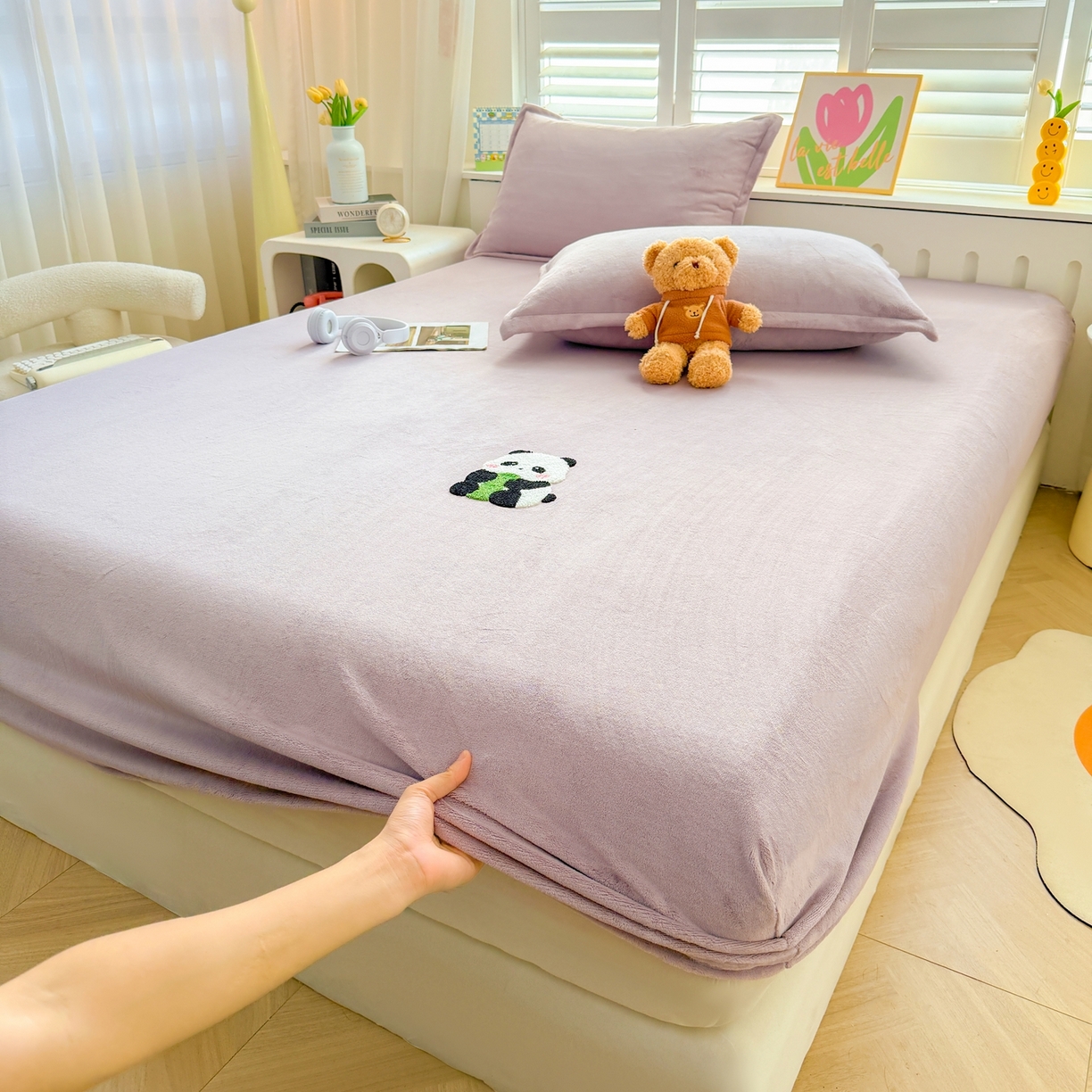 91家纺网 家纺一手货源 找家纺 湘之帛 2025新款高克重纯色毛巾绣牛奶绒床笠三件套 小熊猫-紫色