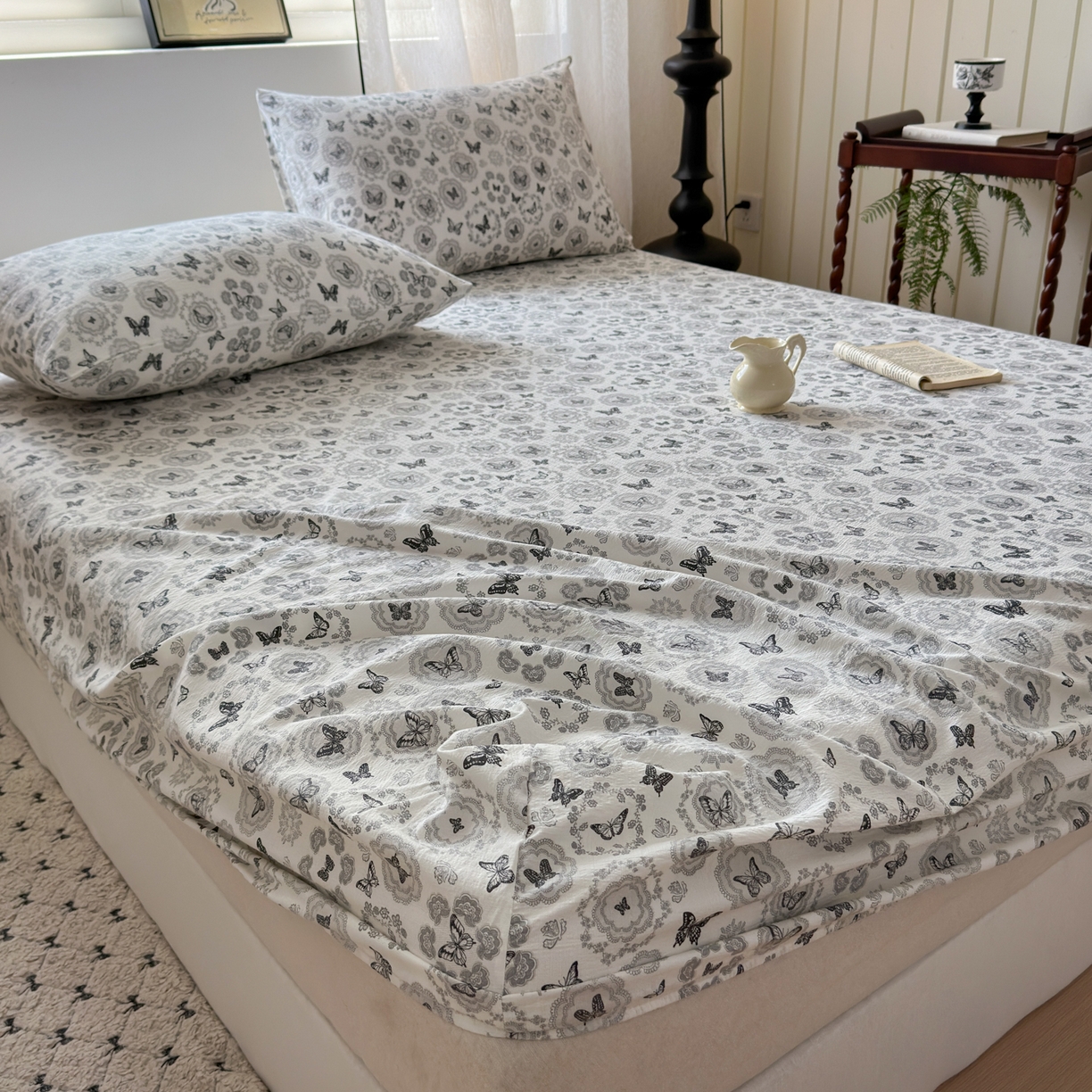 91家纺网 家纺一手货源 找家纺 一霖家纺 2025新款仿麻皱皱纱单床笠 蝴蝶印记