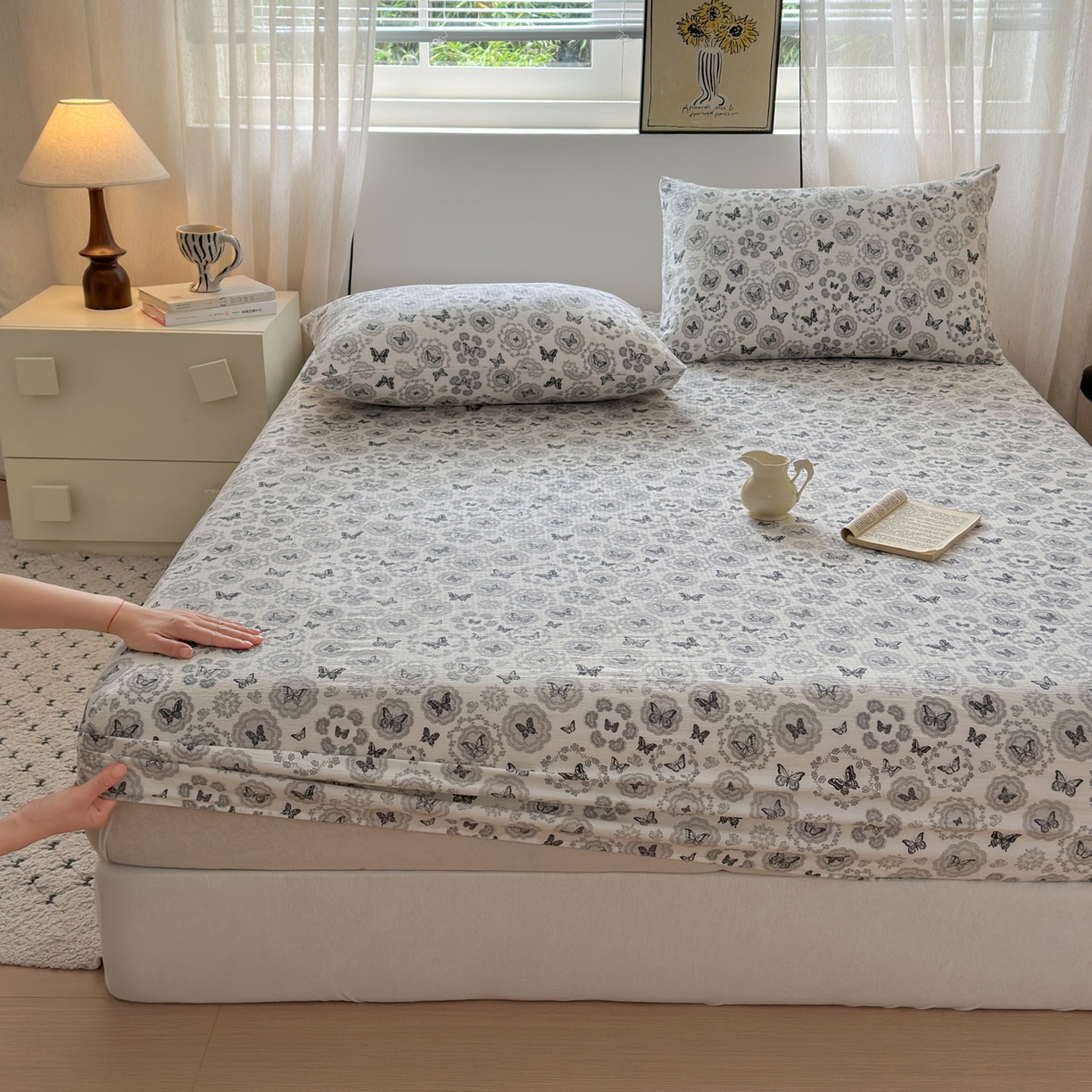 91家纺网 家纺一手货源 找家纺 一霖家纺 2025新款仿麻皱皱纱单床笠 蝴蝶印记