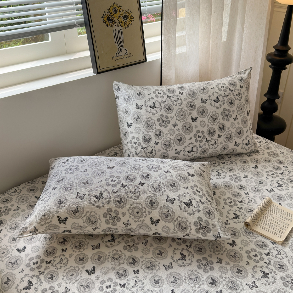 91家纺网 家纺一手货源 找家纺 一霖家纺 2025新款仿麻皱皱纱单床笠 蝴蝶印记