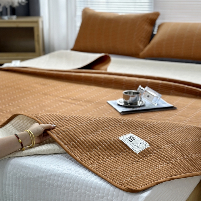 91家纺网 家纺一手货源 找家纺 拾小柒 2025新款全棉色织水洗棉夹棉防滑床盖防水纯色床护垫 防滑款焦糖色