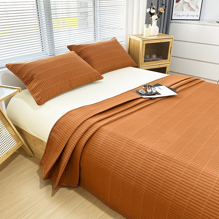 91家纺网 家纺一手货源 找家纺 拾小柒 2025新款全棉色织水洗棉夹棉防滑床盖防水纯色床护垫 防水款焦糖色