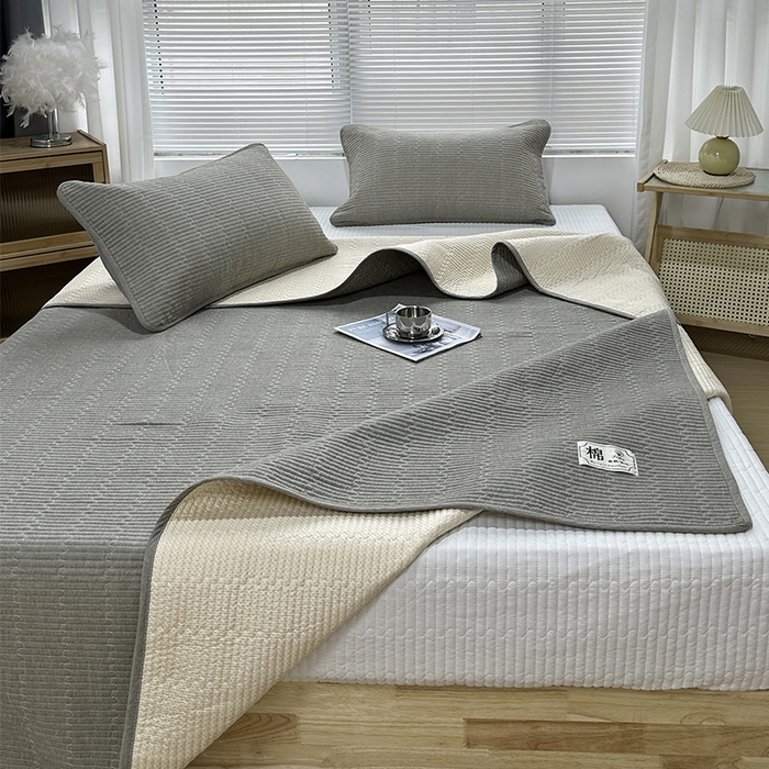 91家纺网 家纺一手货源 找家纺 拾小柒 2025新款全棉色织水洗棉夹棉防滑床盖防水纯色床护垫 防滑款青灰色