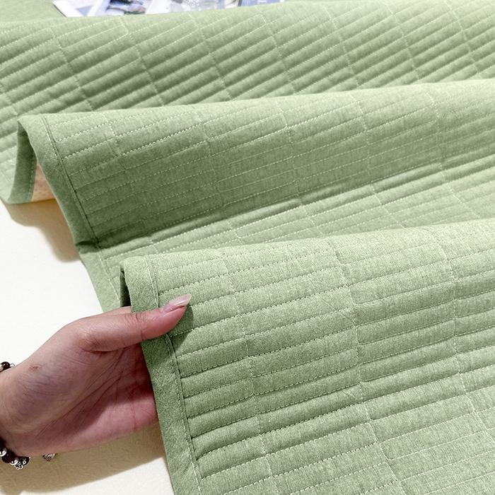 91家纺网 家纺一手货源 找家纺 拾小柒 2025新款全棉色织水洗棉夹棉防滑床盖防水纯色床护垫 防水款浅绿色