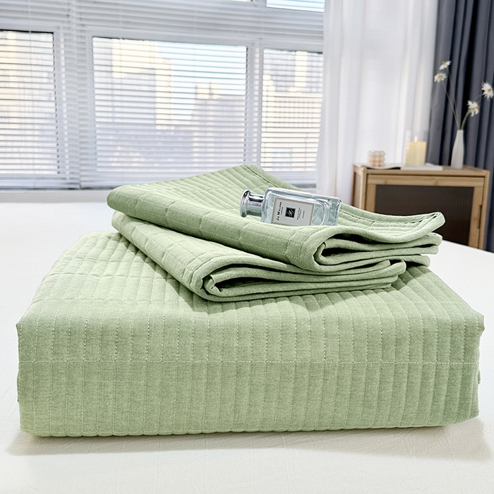 91家纺网 家纺一手货源 找家纺 拾小柒 2025新款全棉色织水洗棉夹棉防滑床盖防水纯色床护垫 防水款浅绿色