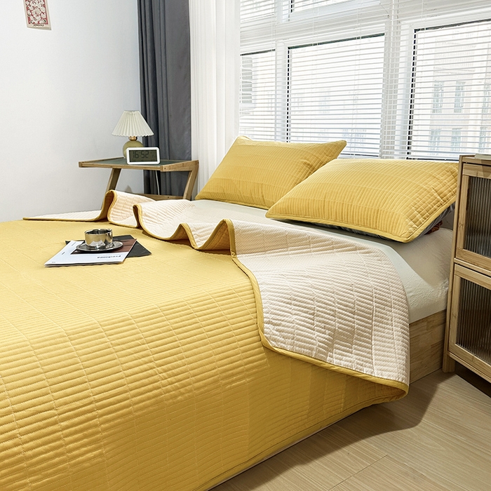 91家纺网 家纺一手货源 找家纺 拾小柒 2025新款全棉色织水洗棉夹棉防滑床盖防水纯色床护垫 防水款姜黄色