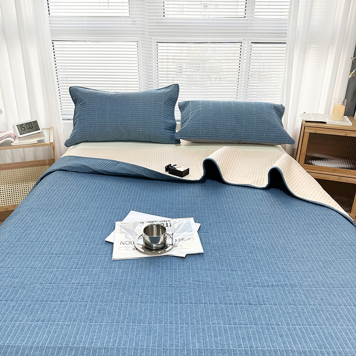 91家纺网 家纺一手货源 找家纺 拾小柒 2025新款全棉色织水洗棉夹棉防滑床盖防水纯色床护垫 防水款牛仔蓝