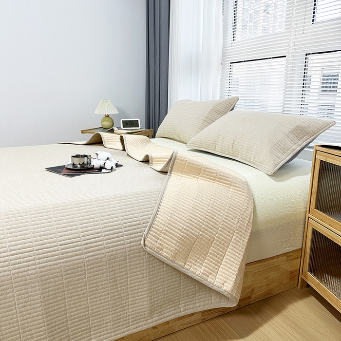 91家纺网 家纺一手货源 找家纺 拾小柒 2025新款全棉色织水洗棉夹棉防滑床盖防水纯色床护垫 防水款卡其色