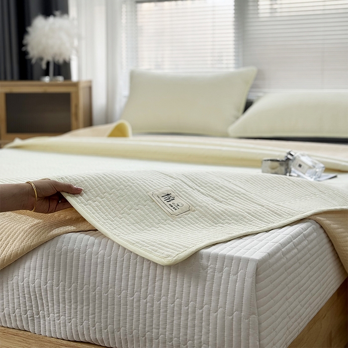 91家纺网 家纺一手货源 找家纺 拾小柒 2025新款全棉色织水洗棉夹棉防滑床盖防水纯色床护垫 防滑款鹅黄色