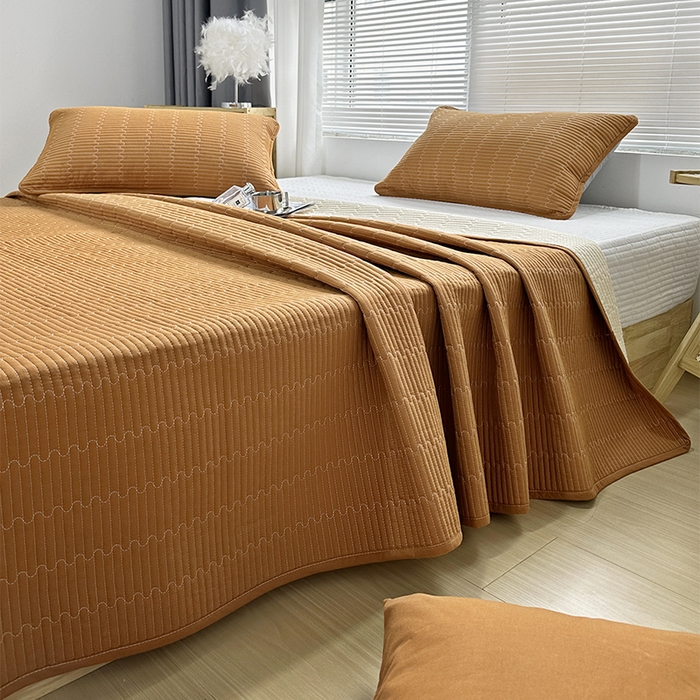 91家纺网 家纺一手货源 找家纺 拾小柒 2025新款全棉色织水洗棉夹棉防滑床盖防水纯色床护垫 防滑款焦糖色