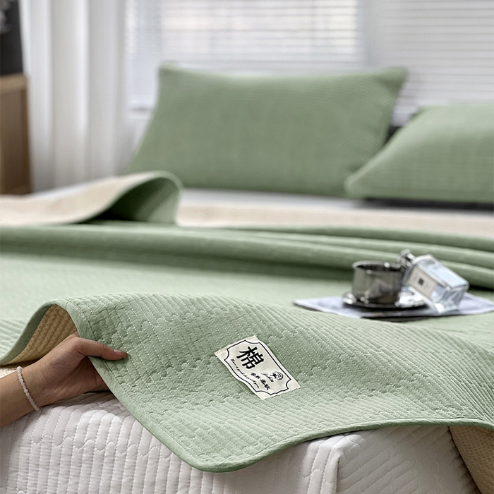 91家纺网 家纺一手货源 找家纺 拾小柒 2025新款全棉色织水洗棉夹棉防滑床盖防水纯色床护垫 防滑款浅绿色