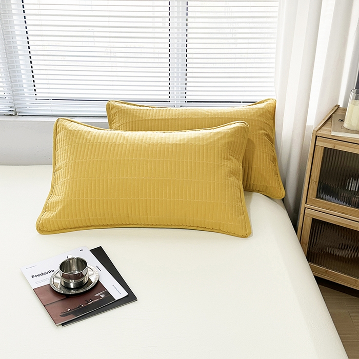 91家纺网 家纺一手货源 找家纺 拾小柒 2025新款全棉色织水洗棉夹棉防滑床盖防水纯色床护垫 防水款姜黄色