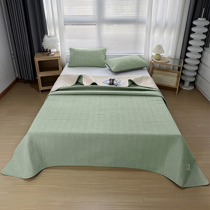 91家纺网 家纺一手货源 找家纺 拾小柒 2025新款全棉色织水洗棉夹棉防滑床盖防水纯色床护垫 防滑款浅绿色