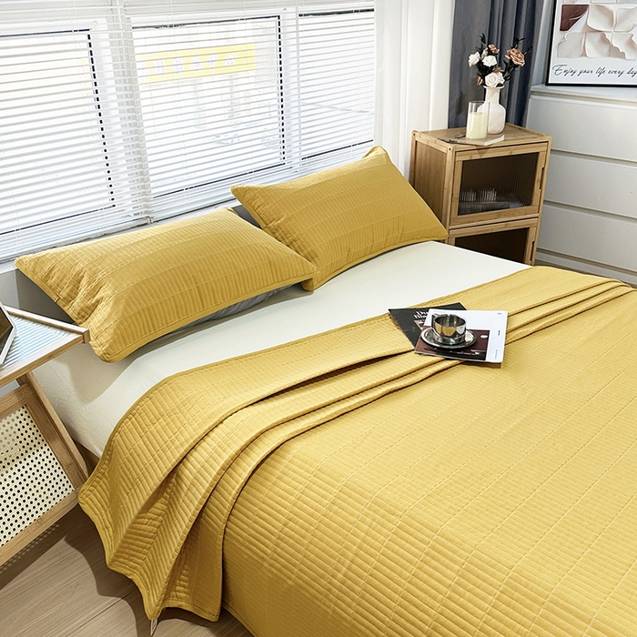 91家纺网 家纺一手货源 找家纺 拾小柒 2025新款全棉色织水洗棉夹棉防滑床盖防水纯色床护垫 防水款姜黄色
