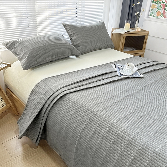 91家纺网 家纺一手货源 找家纺 拾小柒 2025新款全棉色织水洗棉夹棉防滑床盖防水纯色床护垫 防水款青灰色