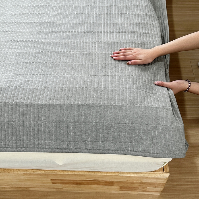 91家纺网 家纺一手货源 找家纺 拾小柒 2025新款全棉色织水洗棉夹棉防滑床盖防水纯色床护垫 防水款青灰色