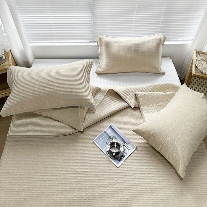 91家纺网 家纺一手货源 找家纺 拾小柒 2025新款全棉色织水洗棉夹棉防滑床盖防水纯色床护垫 防滑款卡其色