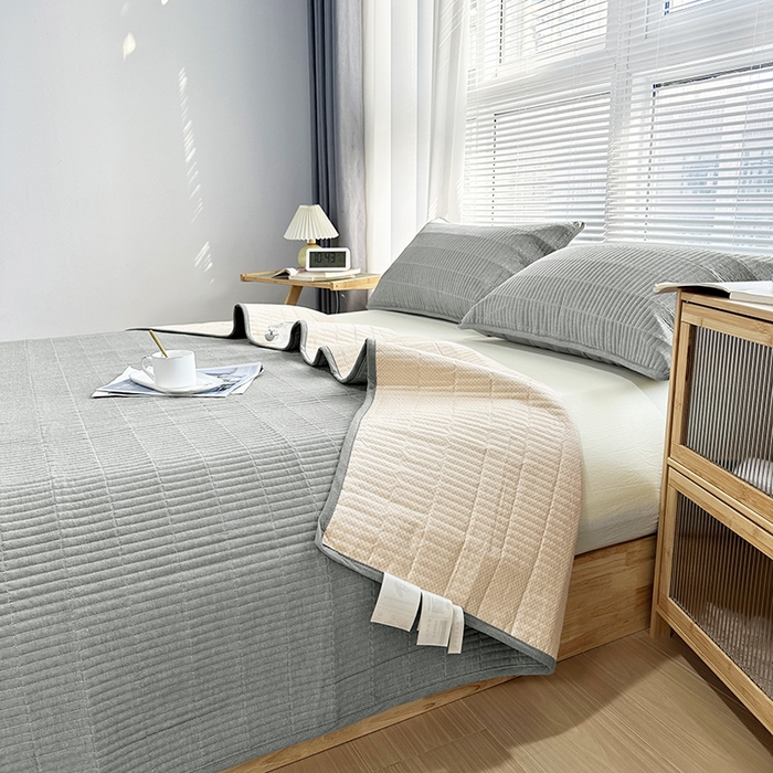 91家纺网 家纺一手货源 找家纺 拾小柒 2025新款全棉色织水洗棉夹棉防滑床盖防水纯色床护垫 防水款青灰色