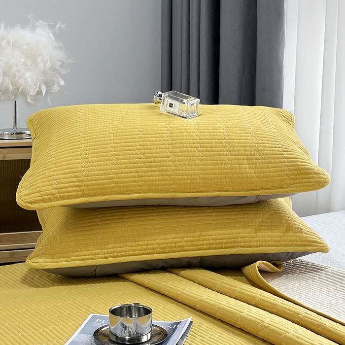 91家纺网 家纺一手货源 找家纺 拾小柒 2025新款全棉色织水洗棉夹棉防滑床盖防水纯色床护垫 防滑款姜黄色