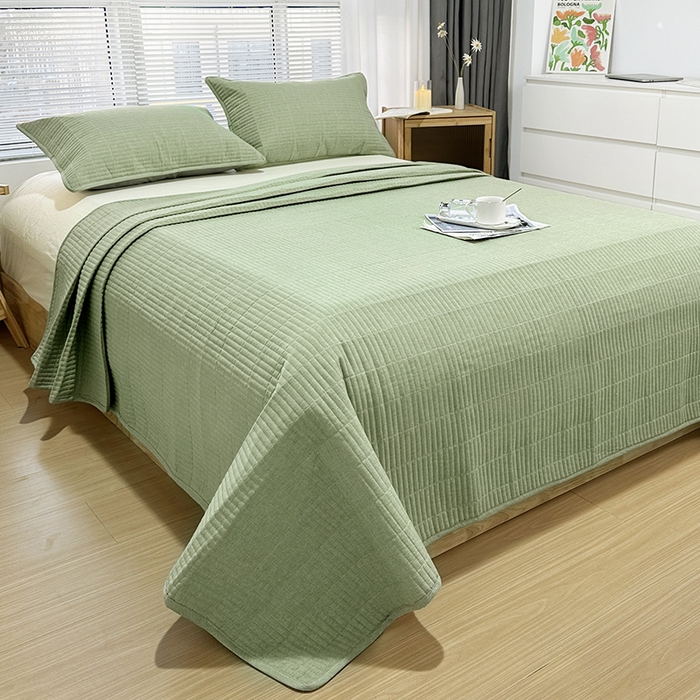 91家纺网 家纺一手货源 找家纺 拾小柒 2025新款纯色全棉色织水洗棉夹棉防滑床盖 浅绿色