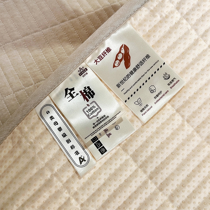 91家纺网 家纺一手货源 找家纺 拾小柒 2025新款纯色全棉色织水洗棉夹棉防滑床盖 卡其色