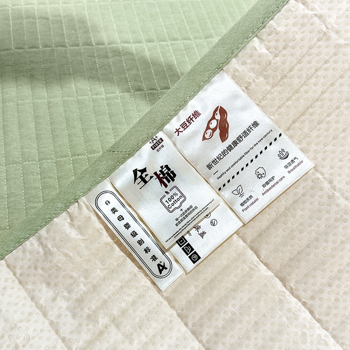 91家纺网 家纺一手货源 找家纺 拾小柒 2025新款纯色全棉色织水洗棉夹棉防滑床盖 浅绿色