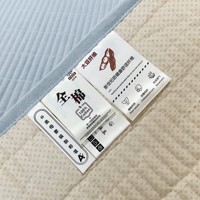 91家纺网 家纺一手货源 找家纺 拾小柒 2025新款纯色全棉色织水洗棉夹棉防滑床盖 浅蓝色