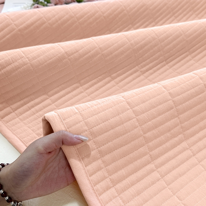 91家纺网 家纺一手货源 找家纺 拾小柒 2025新款纯色全棉色织水洗棉夹棉防滑床盖 粉玉色