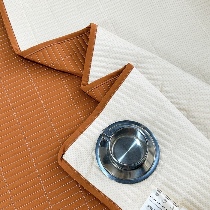 91家纺网 家纺一手货源 找家纺 拾小柒 2025新款纯色全棉色织水洗棉夹棉防滑床盖 焦糖色