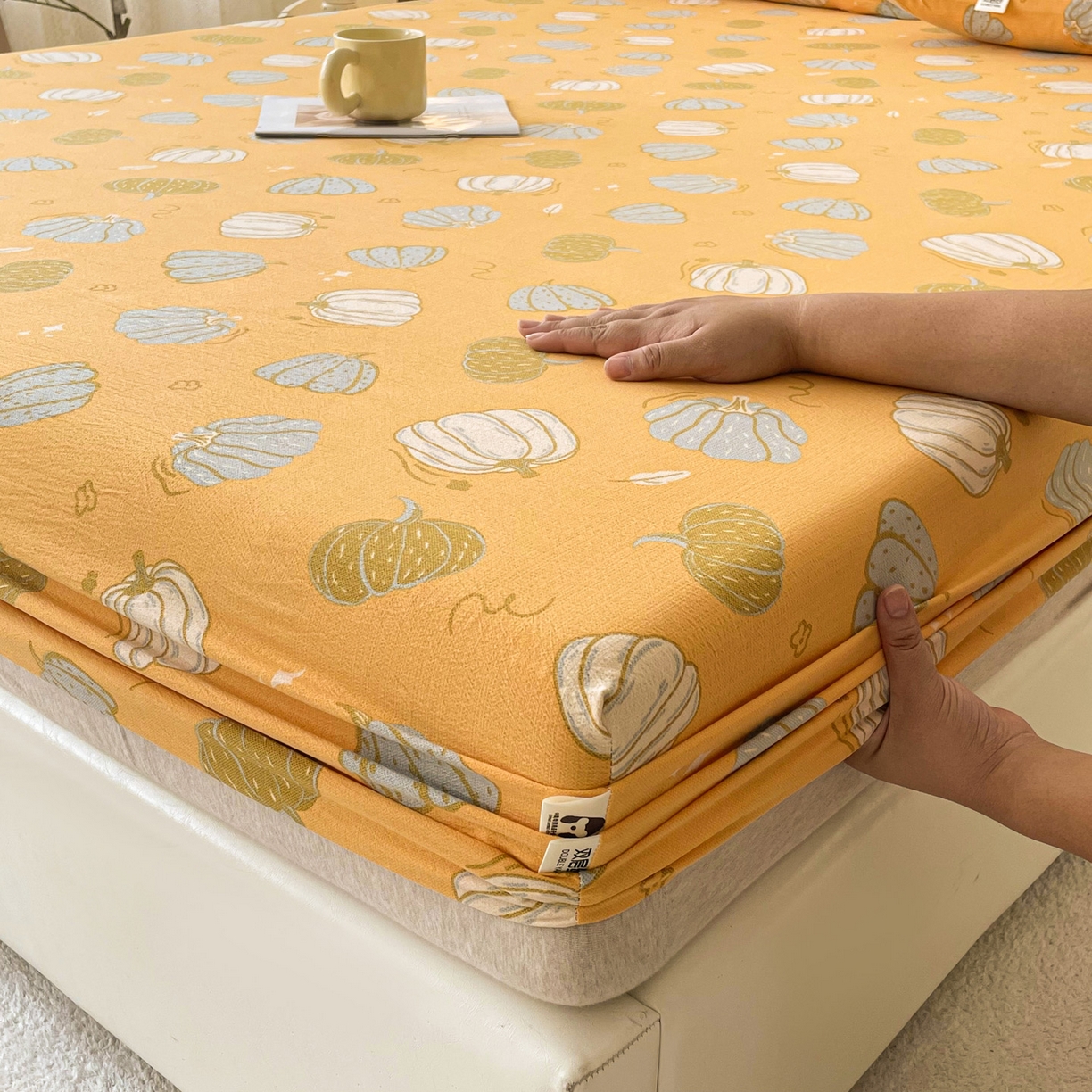 91家纺网 家纺一手货源 找家纺 棉乐町家居 2025新款木棉双层纱印花床笠 可爱南瓜