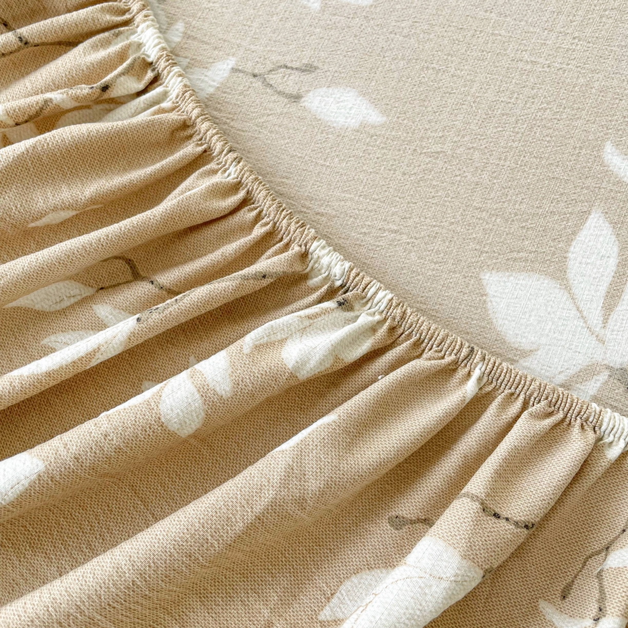 91家纺网 家纺一手货源 找家纺 棉乐町家居 2025新款木棉双层纱印花床笠 满园芳华