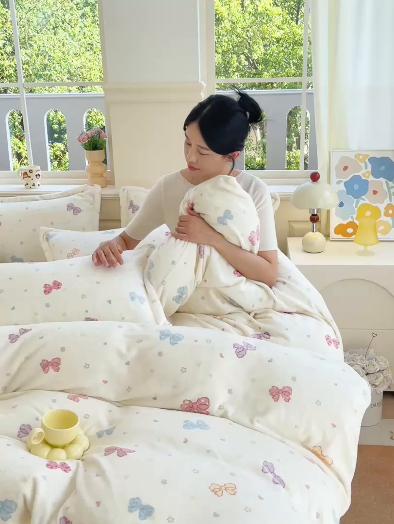 91家纺网 家纺一手货源 找家纺 凯儿2025加厚A类印花牛奶绒单品四件套 蝴蝶星空