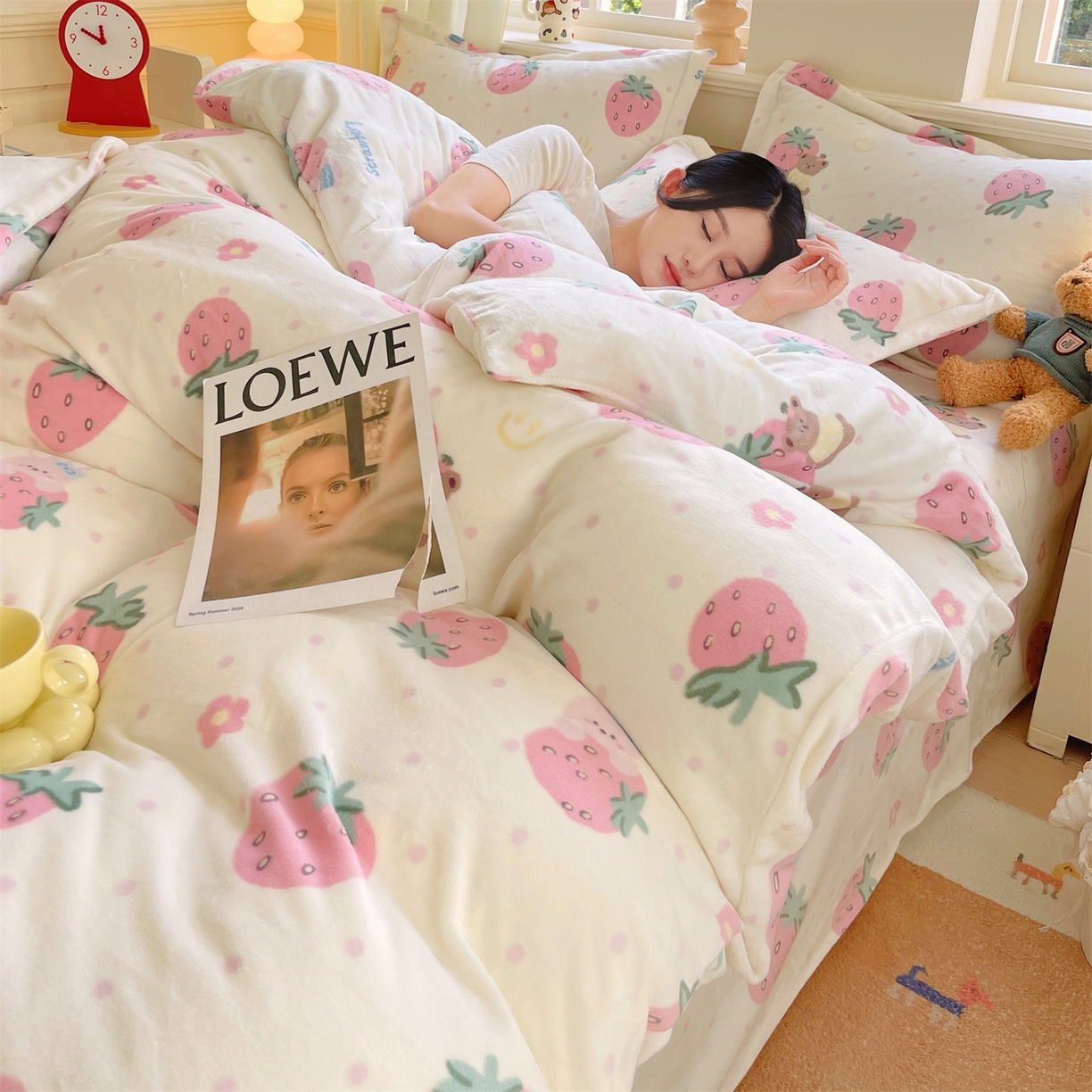 91家纺网 家纺一手货源 找家纺 凯儿2025加厚A类印花牛奶绒单品四件套 奶油草莓