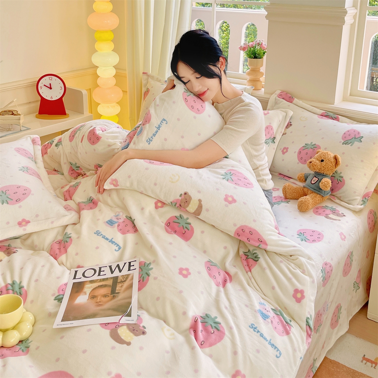 91家纺网 家纺一手货源 找家纺 凯儿2025加厚A类印花牛奶绒单品四件套 奶油草莓