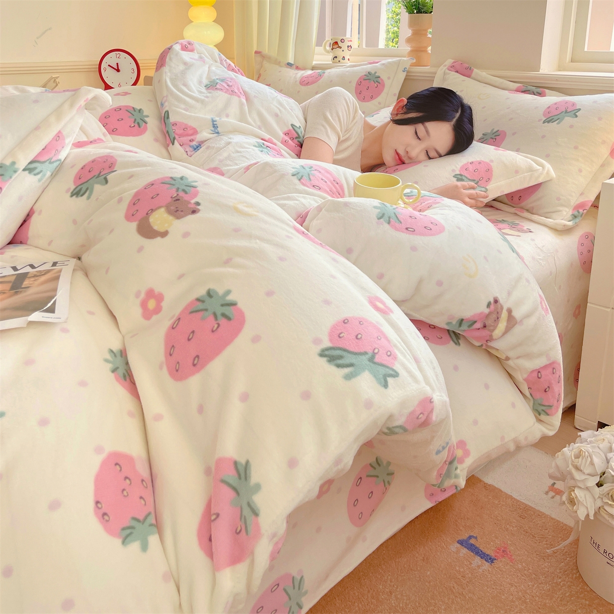 91家纺网 家纺一手货源 找家纺 凯儿2025加厚A类印花牛奶绒单品四件套 奶油草莓
