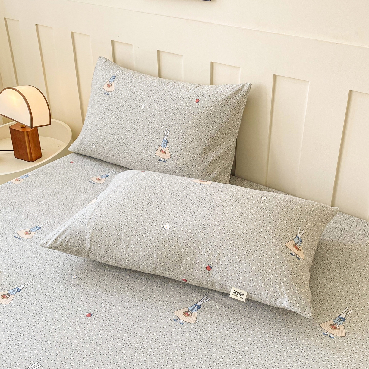 91家纺网 家纺一手货源 找家纺 棉乐町家居 2025新款木棉双层纱印花床笠 兔斯基