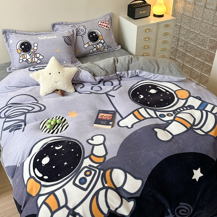 91家纺网 家纺一手货源 找家纺 赛丽雅 2025年新款秋冬卡通大版牛奶绒四件套 太空漫步