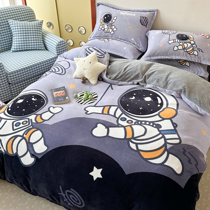 91家纺网 家纺一手货源 找家纺 赛丽雅 2025年新款秋冬卡通大版牛奶绒四件套 太空漫步