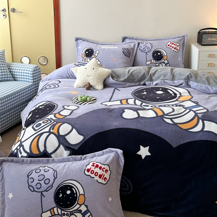 91家纺网 家纺一手货源 找家纺 赛丽雅 2025年新款秋冬卡通大版牛奶绒四件套 太空漫步