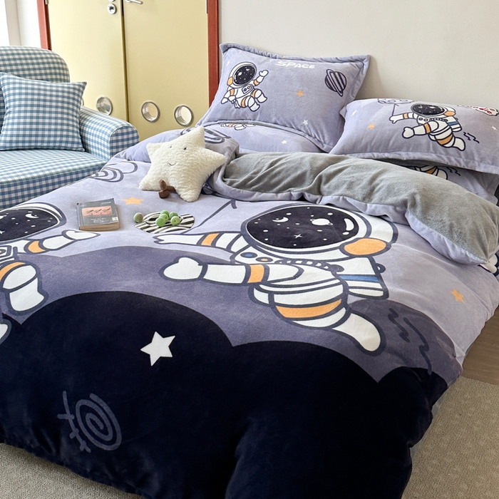 91家纺网 家纺一手货源 找家纺 赛丽雅 2025年新款秋冬卡通大版牛奶绒四件套 太空漫步