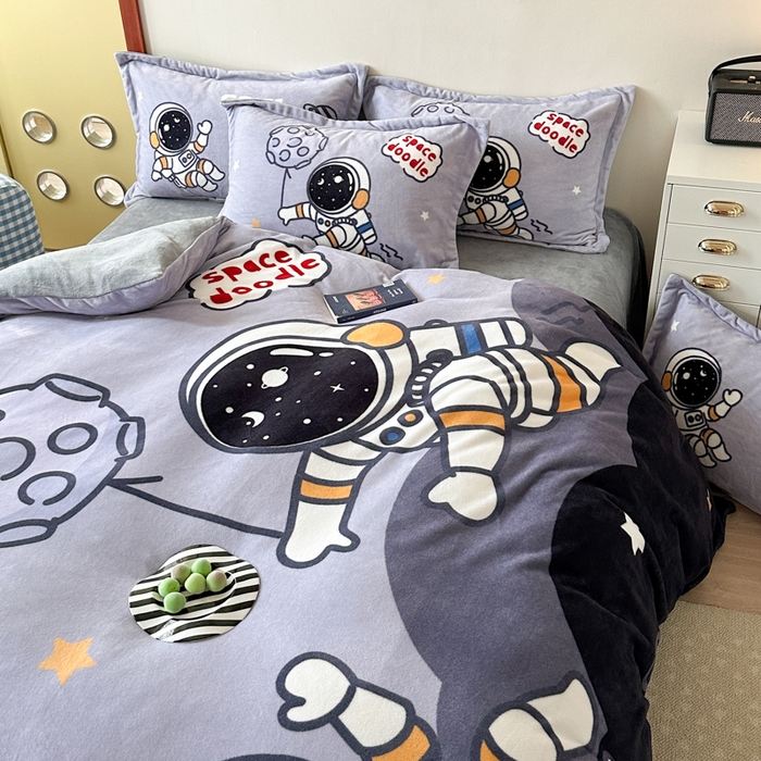 91家纺网 家纺一手货源 找家纺 赛丽雅 2025年新款秋冬卡通大版牛奶绒四件套 太空漫步