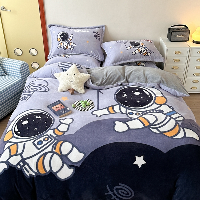 91家纺网 家纺一手货源 找家纺 赛丽雅 2025年新款秋冬卡通大版牛奶绒四件套 太空漫步