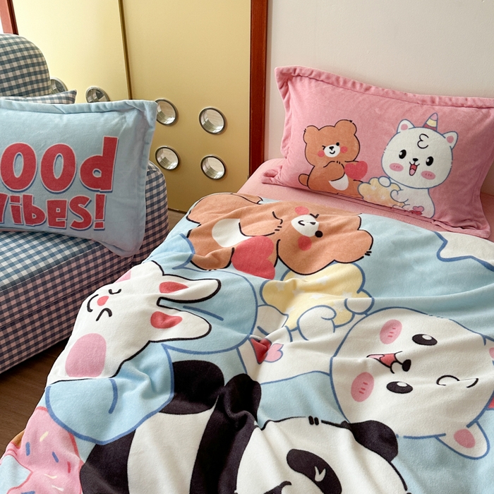 91家纺网 家纺一手货源 找家纺 赛丽雅 2025年新款秋冬卡通大版牛奶绒四件套 欢乐总动员