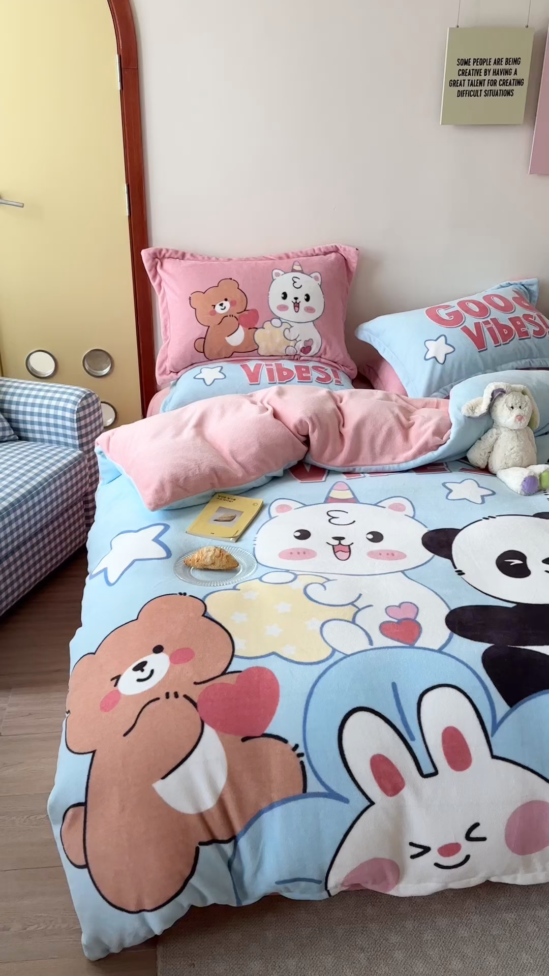 91家纺网 家纺一手货源 找家纺 赛丽雅 2025年新款秋冬卡通大版牛奶绒四件套 欢乐总动员