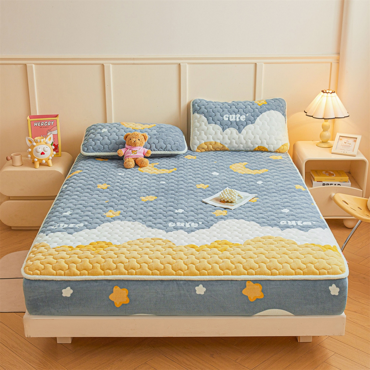 91家纺网 家纺一手货源 找家纺 （总）雯豆家纺 2025新款牛奶绒夹棉床笠印花款床垫保护套秋冬保暖床罩