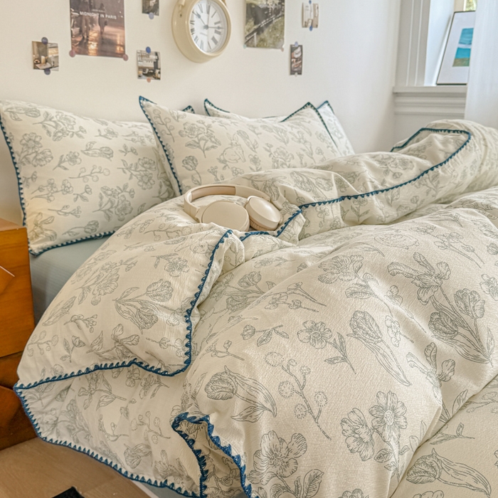 91家纺网 家纺一手货源 找家纺 晚爱家纺（原晚安家居） 2025新款云感双层纱贝壳边三角针工艺卡通小清新小碎花四件套 海象森林