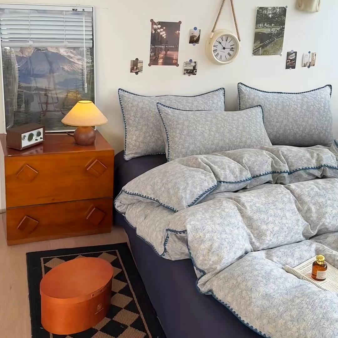 91家纺网 家纺一手货源 找家纺 晚爱家纺（原晚安家居） 2025新款云感双层纱贝壳边三角针工艺卡通小清新小碎花四件套 兰亭序