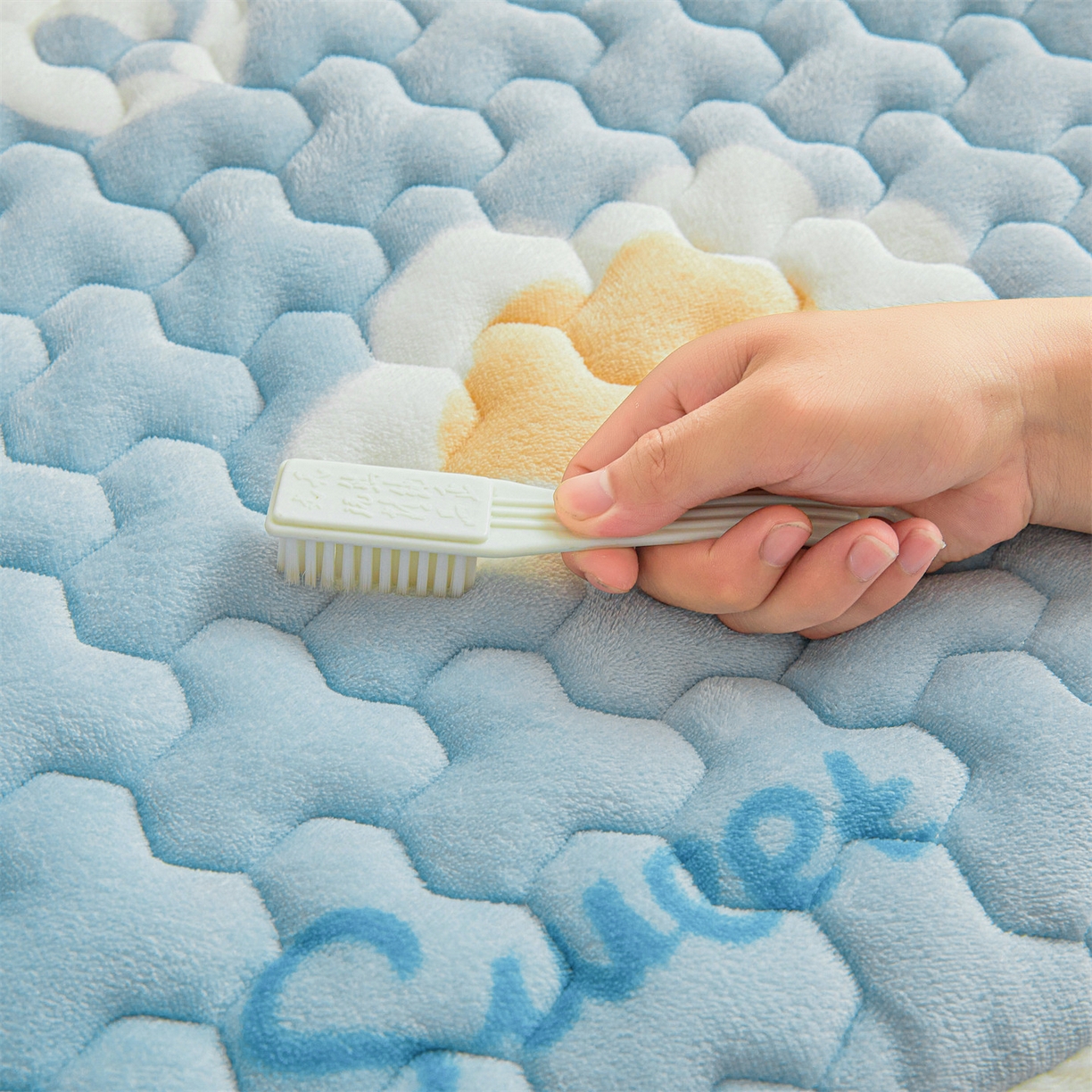 91家纺网 家纺一手货源 找家纺 雯豆家纺 2025新款牛奶绒夹棉床笠印花款床垫保护套秋冬保暖床罩 牛奶绒夹棉床笠-爱心云